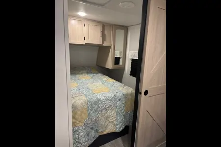 Komodo Kampers RV Rental- Avenger