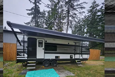 Minky and Mulani's Grand Design Transcend Xplor Travel Trailer