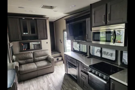 Corey's 2022cGrand Design 28 BH Fifth Wheel