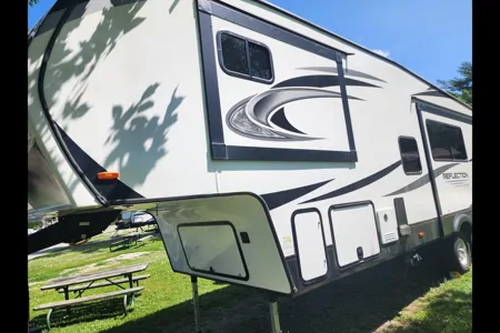 Corey's 2022cGrand Design 28 BH Fifth Wheel