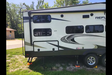 Corey's 2022cGrand Design 28 BH Fifth Wheel