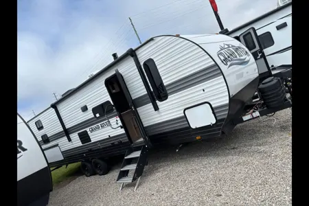 Michael-Shane's Grand River 32BRE Travel Trailer