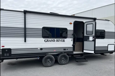Robert's Grand River 25rb Travel Trailer