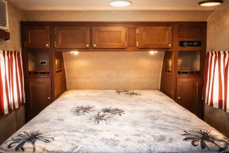 ✨ Retro Escape – Lightweight Off-Grid White Water Trailer ✨