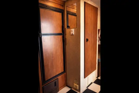 ✨ Retro Escape – Lightweight Off-Grid White Water Trailer ✨