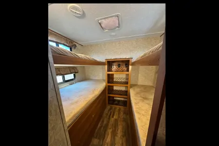 RC's Bunkhouse Tracer Air 300 Travel Trailer
