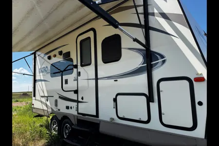 Easy Going and Easy Towing! Great Couples/Small Family Escape on Wheels