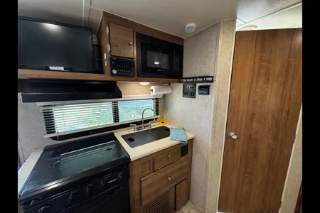Easy Going and Easy Towing! Great Couples/Small Family Escape on Wheels