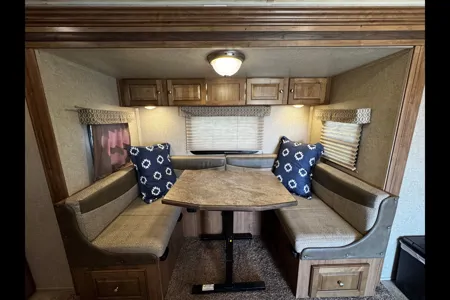 Easy Going and Easy Towing! Great Couples/Small Family Escape on Wheels