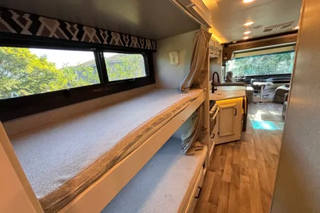 New Jayco Alante Class A 29F with bunk beds and full size Fridge and Freezer