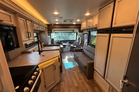 New Jayco Alante Class A 29F with bunk beds and full size Fridge and Freezer