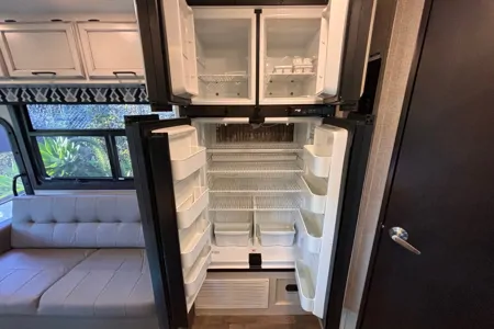 New Jayco Alante Class A 29F with bunk beds and full size Fridge and Freezer
