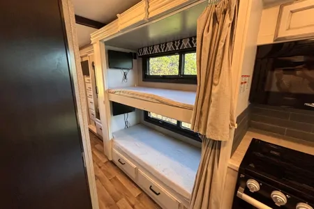 New Jayco Alante Class A 29F with bunk beds and full size Fridge and Freezer