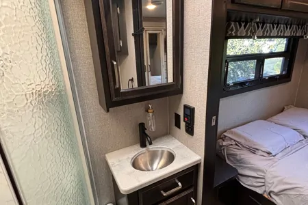 New Jayco Alante Class A 29F with bunk beds and full size Fridge and Freezer