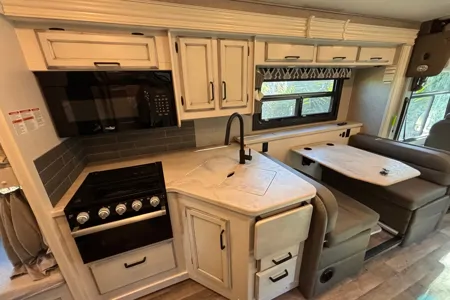 New Jayco Alante Class A 29F with bunk beds and full size Fridge and Freezer