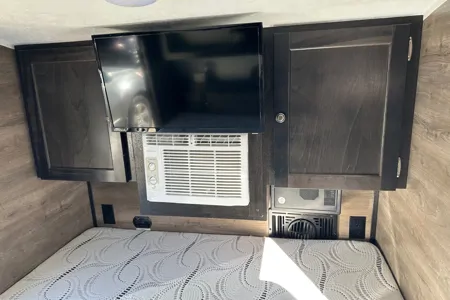 William's Braxton Creek Bushwhacker 10FB Travel Trailer