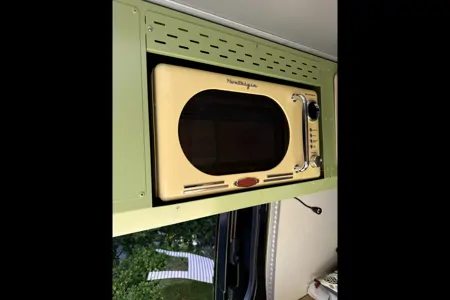 "Avocado" - SPRING LE TOUR's Mercedes 144 High Roof Van