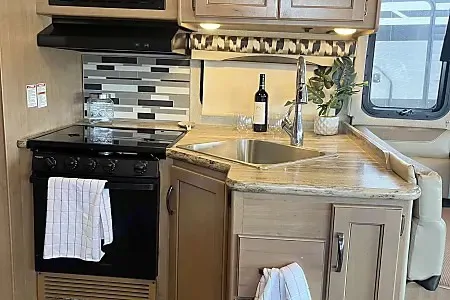 Meet "Betty" - 2018 Thor Acre Motorcoach