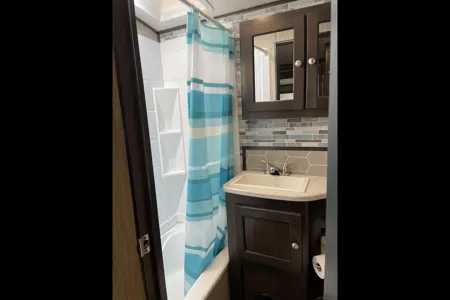 Rolling Retreat Shadow Cruiser 280QBS Travel Trailer