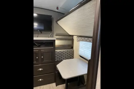 Rolling Retreat Shadow Cruiser 280QBS Travel Trailer