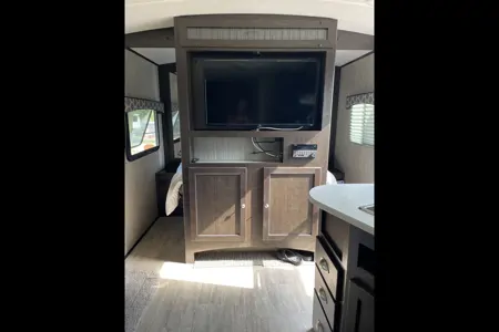 Rolling Retreat Shadow Cruiser 280QBS Travel Trailer