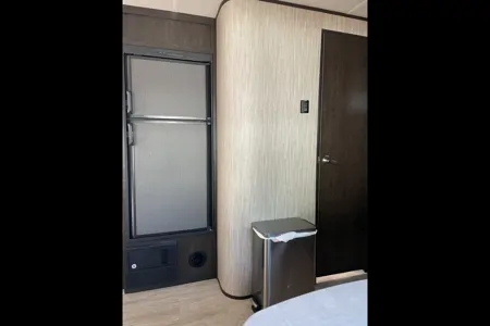 Rolling Retreat Shadow Cruiser 280QBS Travel Trailer