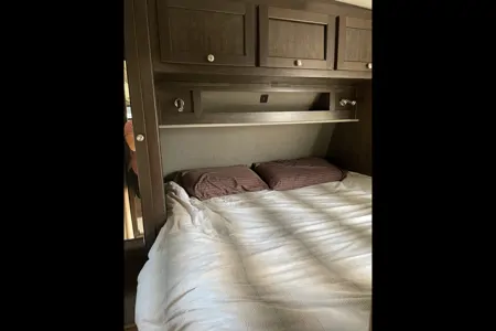 Rolling Retreat Shadow Cruiser 280QBS Travel Trailer