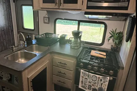 Albert's Prowler 303BH Travel Trailer