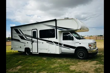 The Lander | Spacious Family Adventure RV!