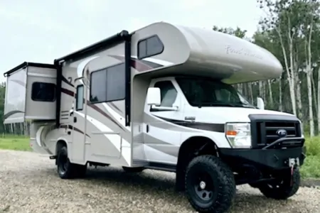 Lisa & Adam's 4x4 Thor Adventure