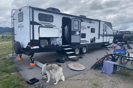 Luxury 35ft Trailer, delivery only, dogs ok