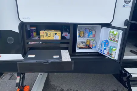 Luxury 35ft Trailer, delivery only, dogs ok