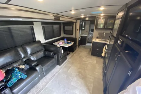 Luxury 35ft Trailer, delivery only, dogs ok