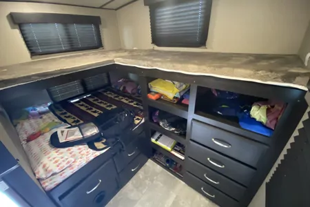 Luxury 35ft Trailer, delivery only, dogs ok