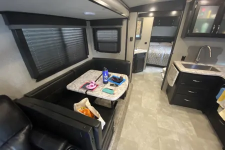 Luxury 35ft Trailer, delivery only, dogs ok