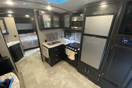 Luxury 35ft Trailer, delivery only, dogs ok