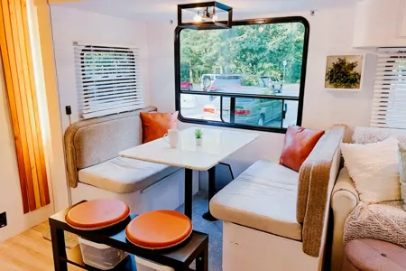 Cozy Renovated Home on Wheels (R-Vision Trail-Lite Trek)