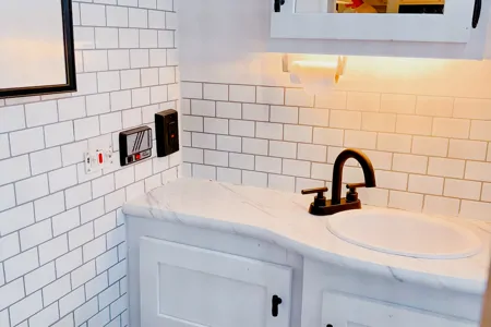 Cozy Renovated Home on Wheels (R-Vision Trail-Lite Trek)