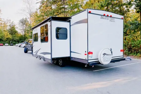 Cozy Renovated Home on Wheels (R-Vision Trail-Lite Trek)