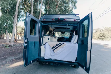 EASY TO USE Pleasure-Way Tofino Campervan