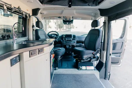 EASY TO USE Pleasure-Way Tofino Campervan