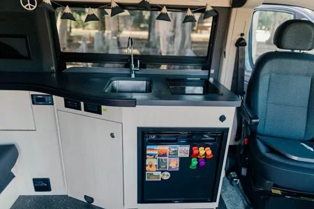 EASY TO USE Pleasure-Way Tofino Campervan