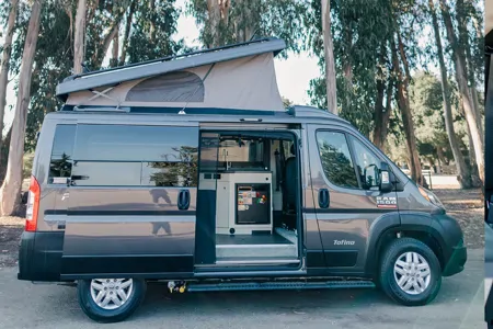 EASY TO USE Pleasure-Way Tofino Campervan