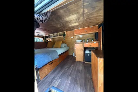 Vanture Campers GMC Johnny Savana