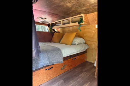 Vanture Campers GMC Johnny Savana