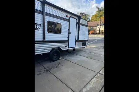 Kayla’s Coleman Keystone Travel Trailer
