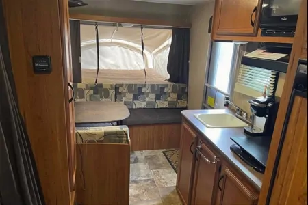 Sydney's Cozy Hybrid