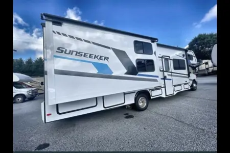 Family Forest River Sunseeker Class C