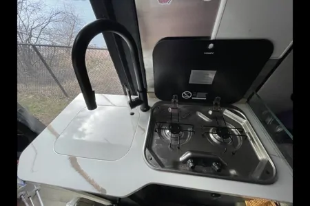 VincentVanGo - Roadtrek Play + Slumber Class B