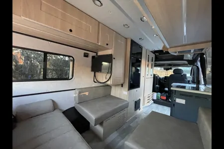 VincentVanGo - Roadtrek Play + Slumber Class B